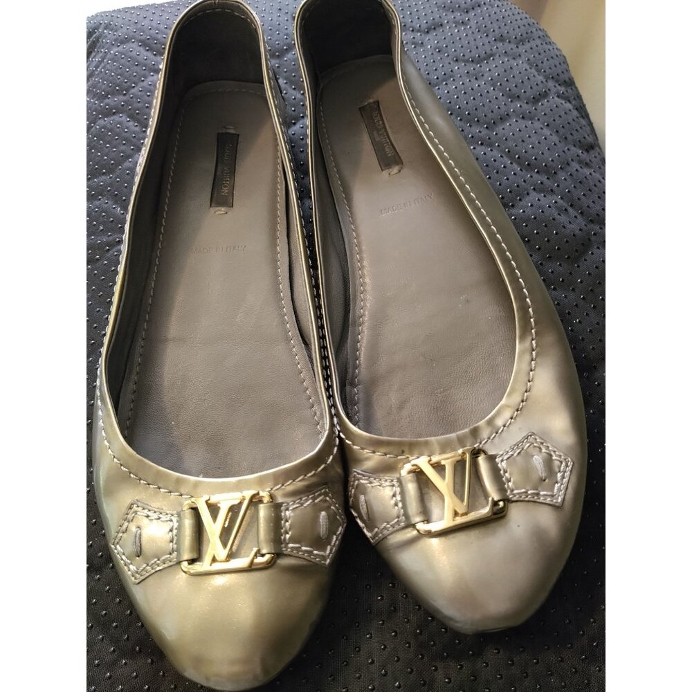 Louis Vuitton Greenish/Grey Patent Leather Oxford Slip on Ballet Flat.  Size 40